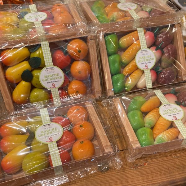 Pâtes d'amande légumes en boîte